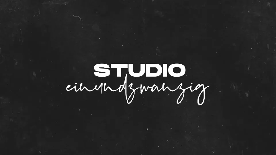 Nachtleben: Wortmarke Studio einundzwanzig auf dunklem Grund
